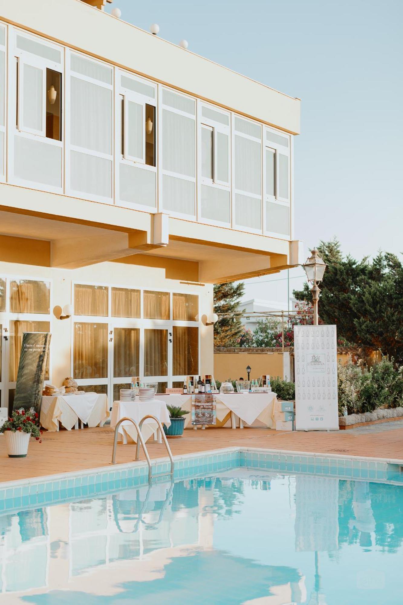 Club Malaspina Hotel & Resort Bosa Exterior foto
